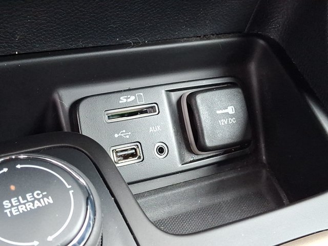 Used 2016 Jeep Cherokee Latitude AWD/4WD image 29