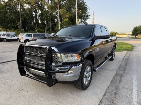 Used 2015 RAM 2500 Laramie w/ Convenience Group AWD/4WD image 2
