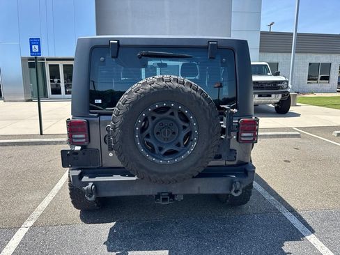 Used 2017 Jeep Wrangler Rubicon w/ Power Convenience Group AWD/4WD image 10