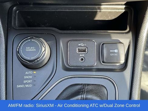 Used 2019 Jeep Cherokee Latitude Plus w/ Comfort/Convenience Group image 7