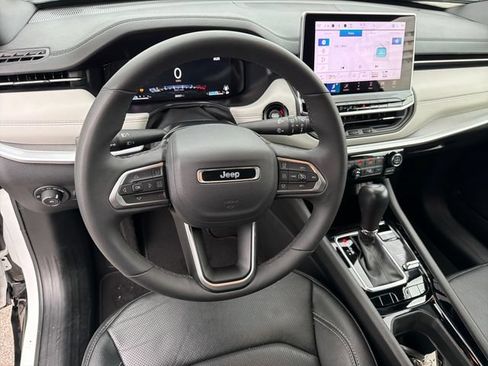 Used 2025 Jeep Compass Limited w/ Elite Group AWD/4WD image 10
