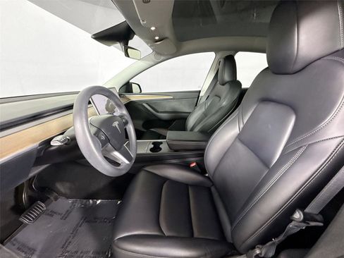 Used 2023 Tesla Model Y Long Range AWD/4WD image 3