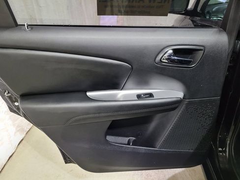 Used 2018 Dodge Journey SE image 39