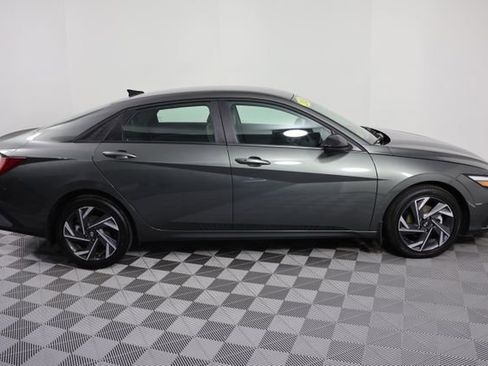Used 2025 Hyundai Elantra SEL FWD image 9