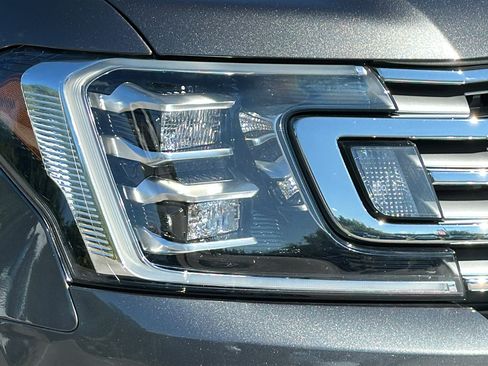 Used 2020 Ford Expedition Limited w/ Special Edition Package AWD/4WD image 4