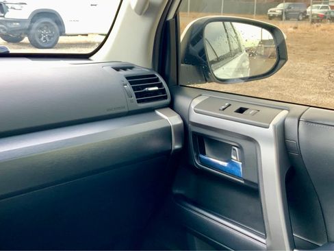 Used 2022 Toyota 4Runner SR5 Premium image 35