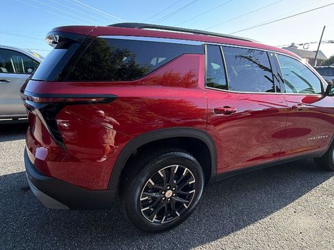 New 2026 Chevrolet Traverse LT w/ Sun and Wheel Package FWD image 8