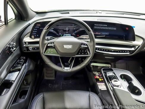 New 2025 Cadillac Lyriq Luxury w/ LPO, Floor Liner Package image 11