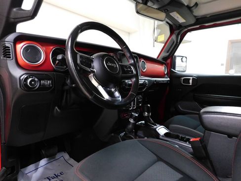 Used 2020 Jeep Wrangler Rubicon w/ Uconnect 4C Nav & Sound Group AWD/4WD image 25