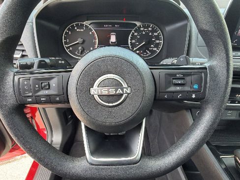 Used 2023 Nissan Rogue SV AWD/4WD image 18