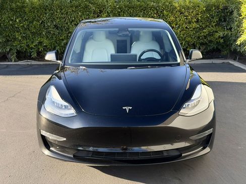 Used 2022 Tesla Model 3 Performance image 3