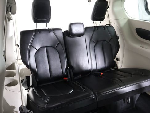 Used 2024 Chrysler Pacifica Touring-L FWD image 35