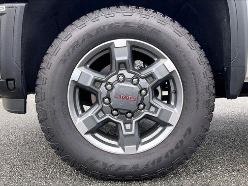 Used 2025 GMC Sierra 3500 SLT w/ SLT Premium Package AWD/4WD image 9