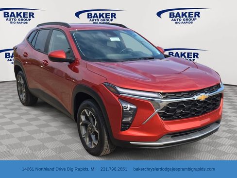 Used 2024 Chevrolet Trax LT w/ Driver Confidence Package FWD image 1