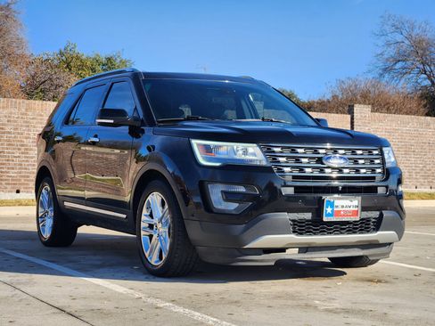 Used 2017 Ford Explorer Limited w/ Equipment Group 301A image 4