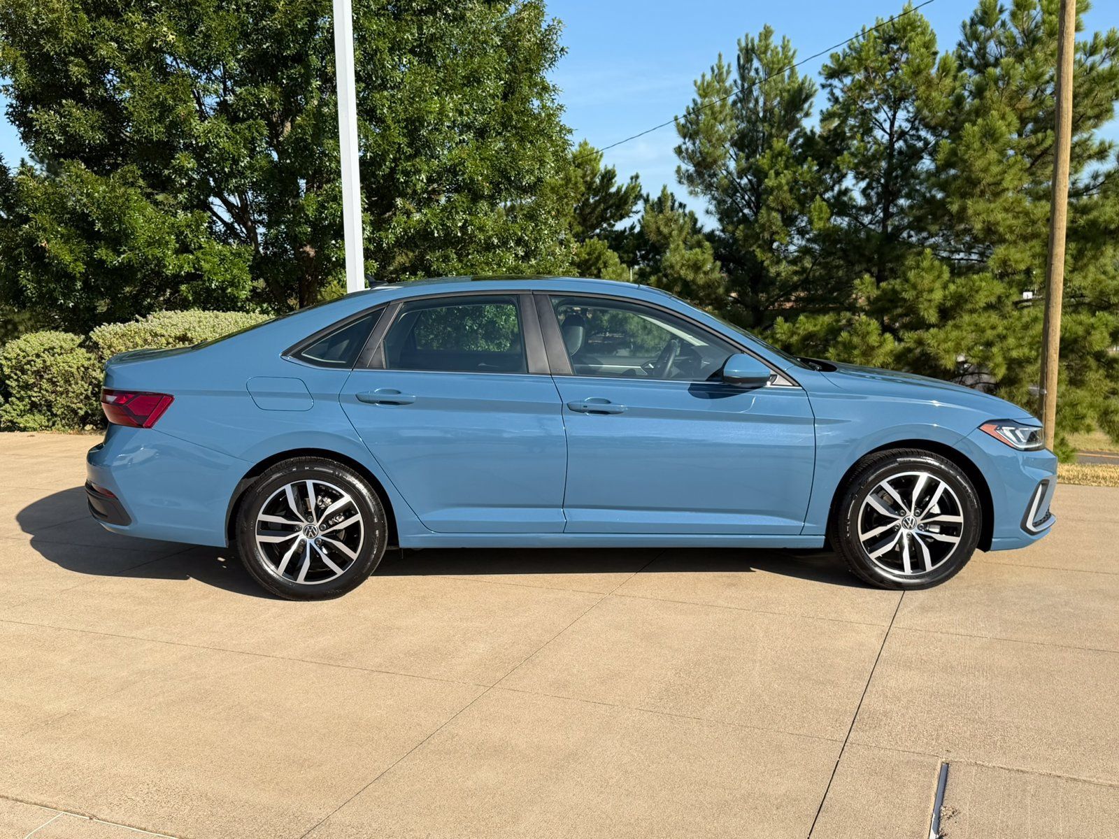 Used 2026 Volkswagen Jetta SE FWD image 7