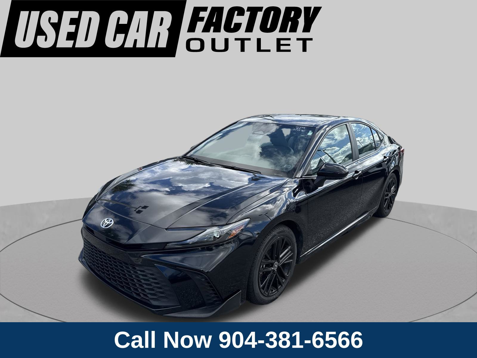 Used 2025 Toyota Camry SE FWD image 3