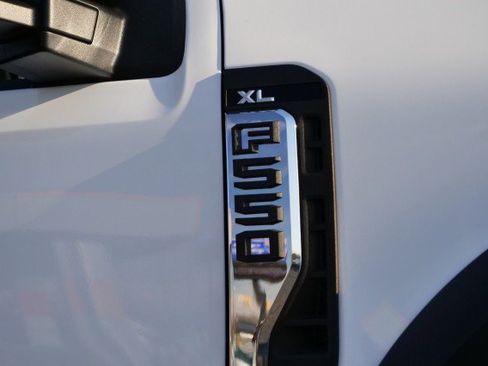 Used 2024 Ford F550 XL DRW 4X4 / V8 Diesel / Paylo image 40