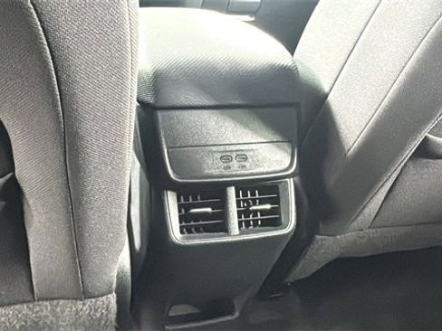 Used 2025 Chevrolet Equinox LT image 36