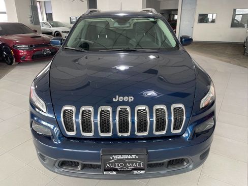 Used 2018 Jeep Cherokee Latitude Plus image 2