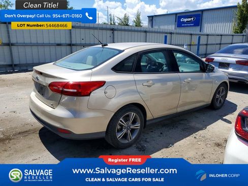 Used 2017 Ford Focus SE FWD image 4
