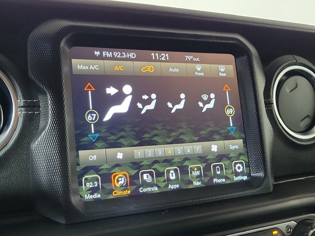 Used 2023 Jeep Wrangler Unlimited Sahara AWD/4WD image 21