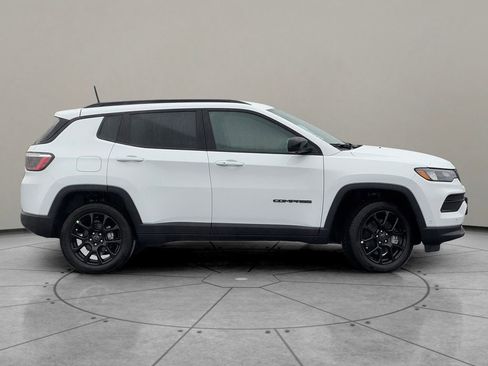 Used 2025 Jeep Compass Latitude w/ Convenience Group image 5