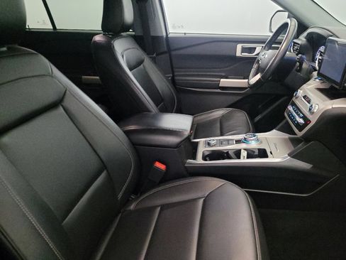 Used 2023 Ford Explorer XLT w/ Equipment Group 202A AWD/4WD image 21