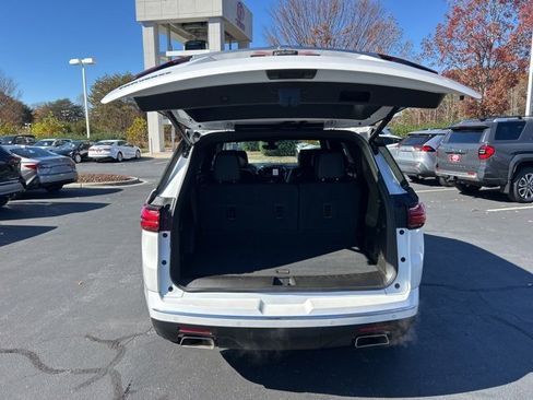 Used 2023 Chevrolet Traverse High Country image 7