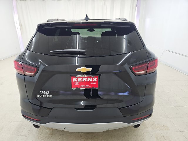 Used 2025 Chevrolet Blazer LT w/ Convenience Package FWD image 16