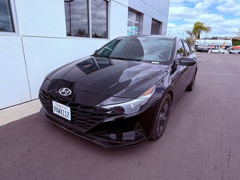 Used 2023 Hyundai Elantra Blue FWD image 4
