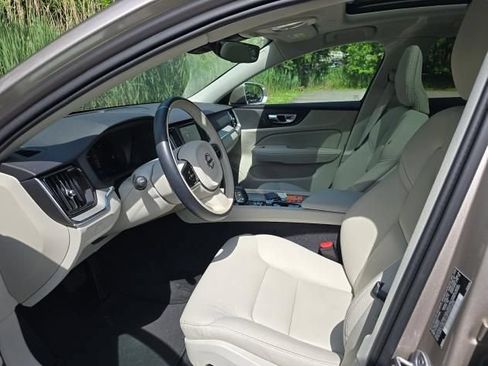 Used 2025 Volvo V60 B5 Cross Country Plus AWD/4WD image 5