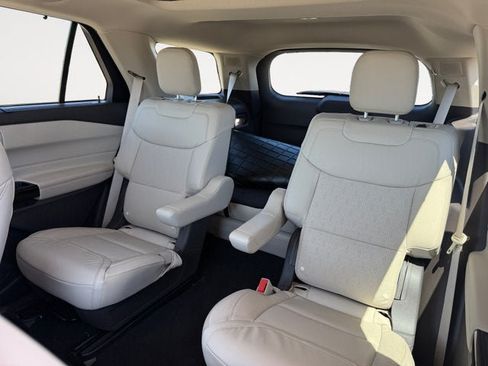 Used 2023 Ford Explorer Platinum w/ Technology Package AWD/4WD image 13