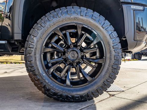 Used 2025 GMC Sierra 2500 Denali Ultimate image 12