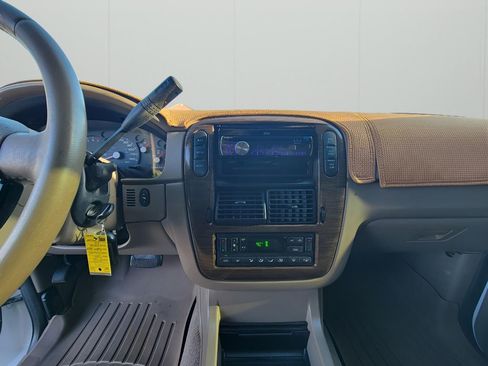 Used 2005 Ford Explorer Eddie Bauer image 21