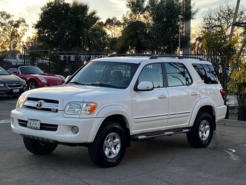 Used 2005 Toyota Sequoia SR5 image 3
