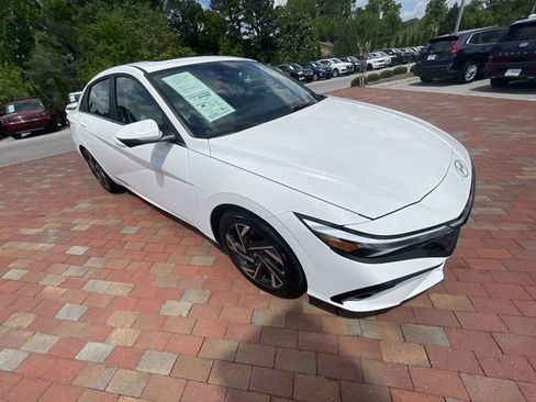 Used 2024 Hyundai Elantra Limited FWD image 38