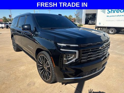 Used 2025 Chevrolet Suburban High Country AWD/4WD image 1