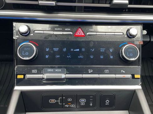 Used 2025 Hyundai Santa Fe Limited FWD image 32
