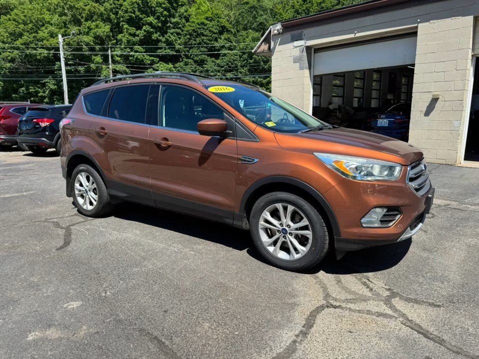Used 2017 Ford Escape SE w/ SE Leather Comfort Package AWD/4WD image 5