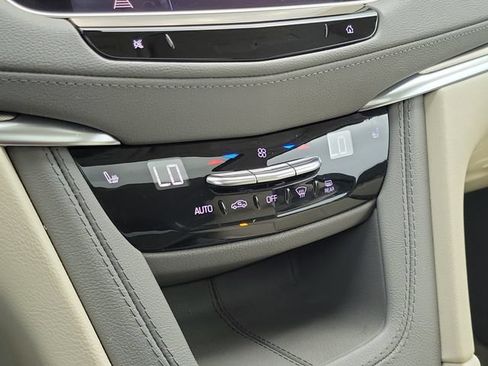 Certified 2023 Cadillac XT5 Premium Luxury FWD image 30