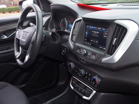 Used 2023 GMC Terrain SLE w/ Driver Convenience Package image 10