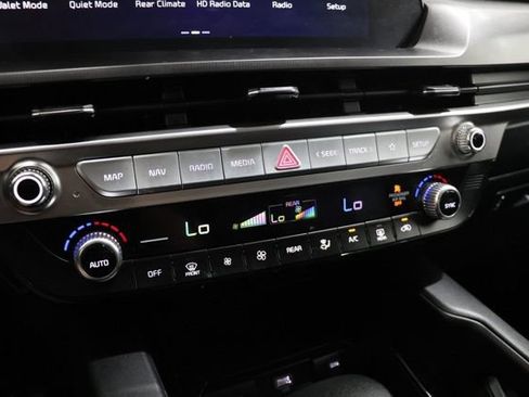 Used 2025 Kia Telluride LX FWD image 24
