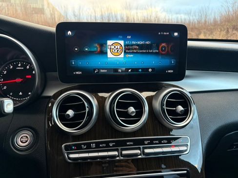 Used 2020 Mercedes-Benz GLC 300 4MATIC image 29