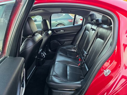 Used 2017 Alfa Romeo Giulia AWD image 11