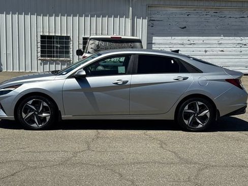 Used 2023 Hyundai Elantra SEL w/ Convenience Package FWD image 7