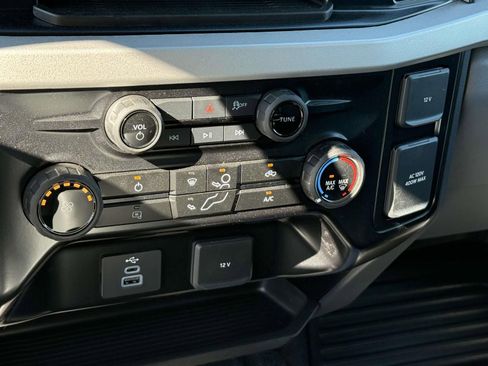 New 2025 Ford F550 4x4 Crew Cab image 15