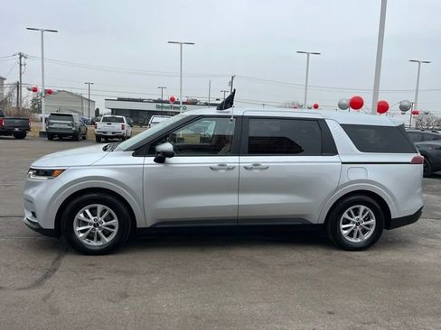 Certified 2023 Kia Carnival LX image 7