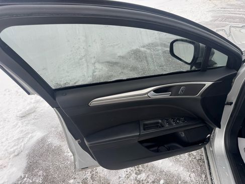 Used 2019 Ford Fusion SE image 13