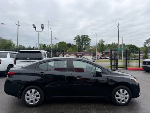 Used 2021 Nissan Versa S FWD image 4